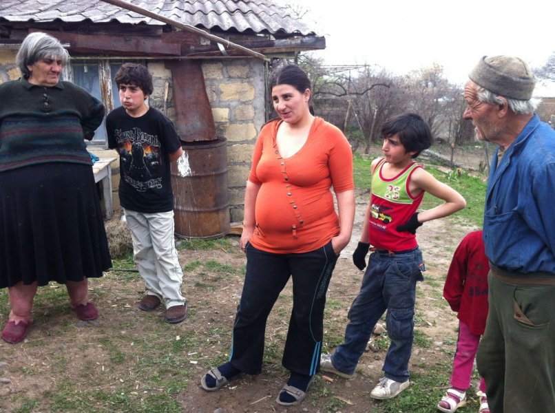 Multi-child family Mamfuria image