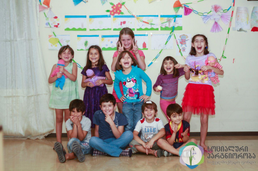 Volunteer educator in our family type home image